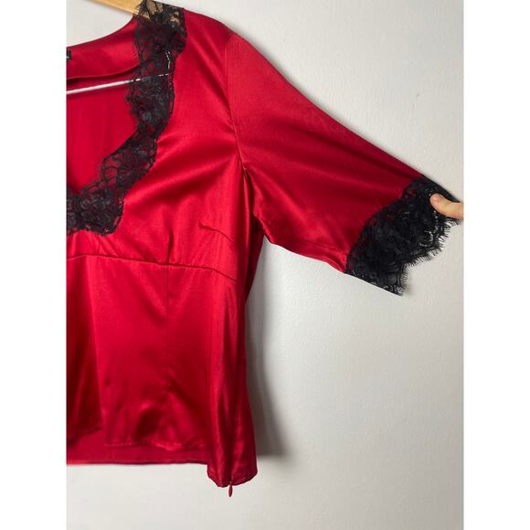 VTG Moda Int. Women's Silk Top Size L Cherry Red Black Trim Vamp Goth Whimsical - Picture 4 of 10